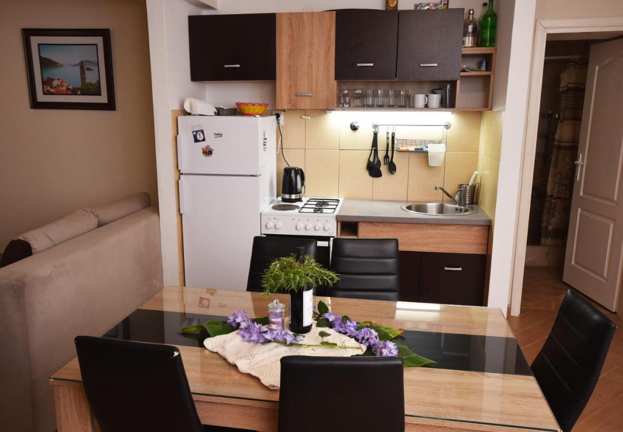 Vila Kula 1830 Apartments Херцег-Новий Екстер'єр фото