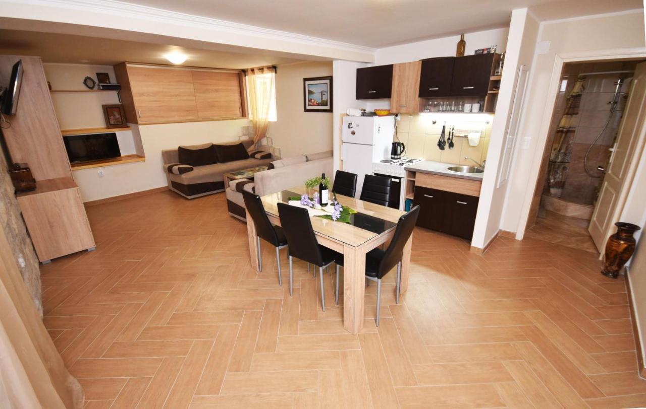 Vila Kula 1830 Apartments Херцег-Новий Екстер'єр фото