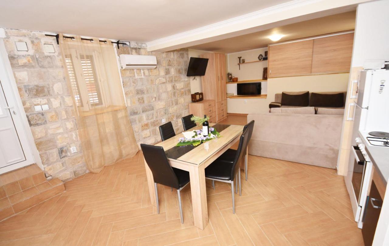 Vila Kula 1830 Apartments Херцег-Новий Екстер'єр фото