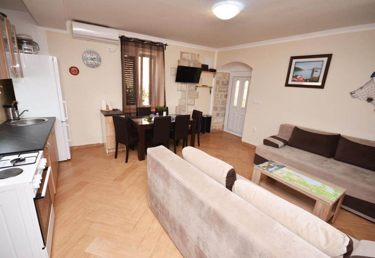 Vila Kula 1830 Apartments Херцег-Новий Екстер'єр фото